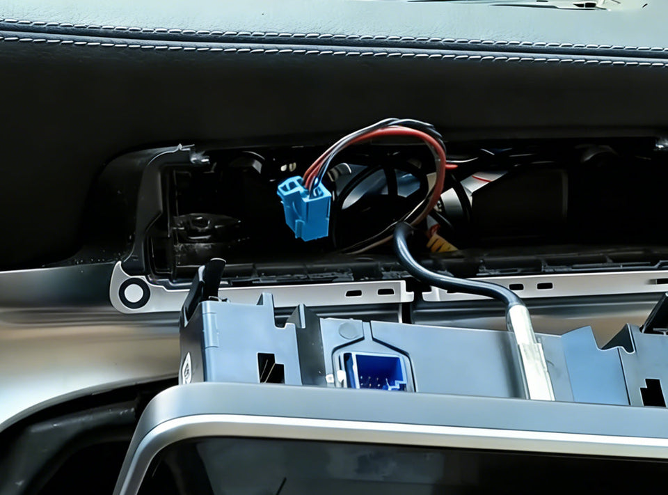 After installing the Mercedes-Benz Linux screen, do the original blue cable and the supplied white cable need to be connected?