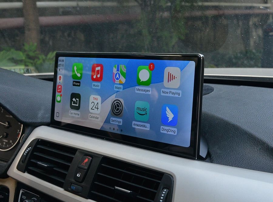 What is the difference between the standard and ultra-thin models' screen?