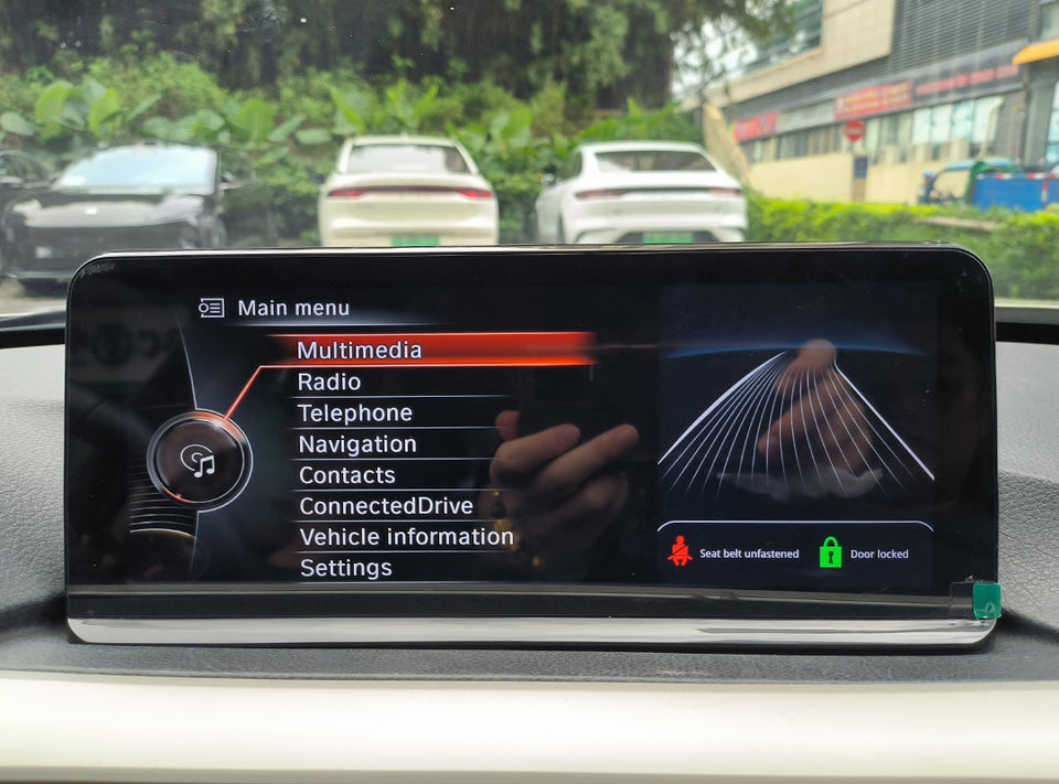 Why are some original vehicle functions missing after installing the BMW Linux screen?