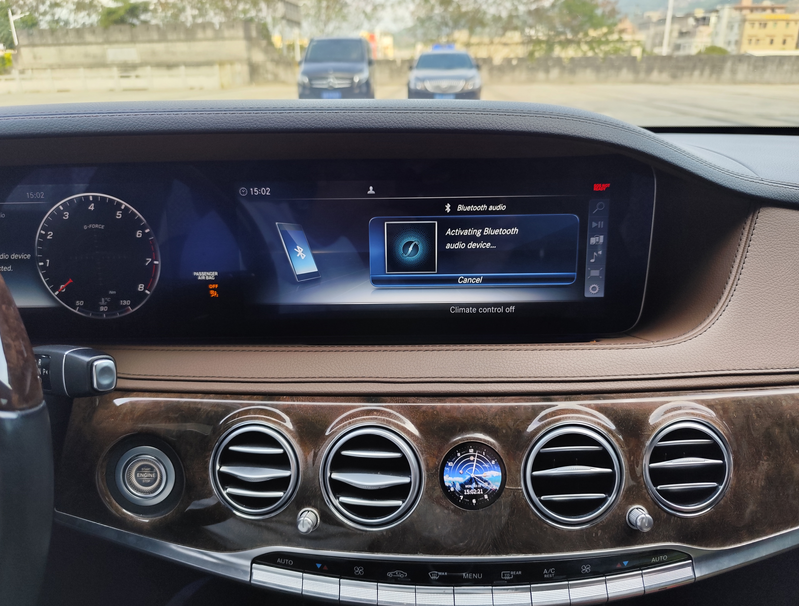 Mercedes Benz dashboard activating Bluetooth audio device